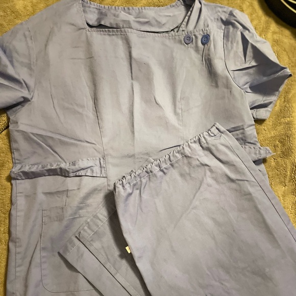 Scrub set